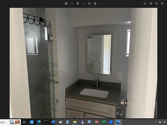3rd image of 902 Everett Ave Unit 1