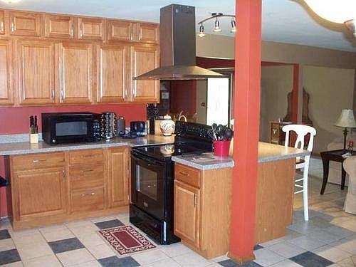 4th image of 325 Meadowlark Cir