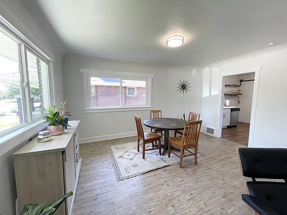 4th image of 157 E Kensington Ave