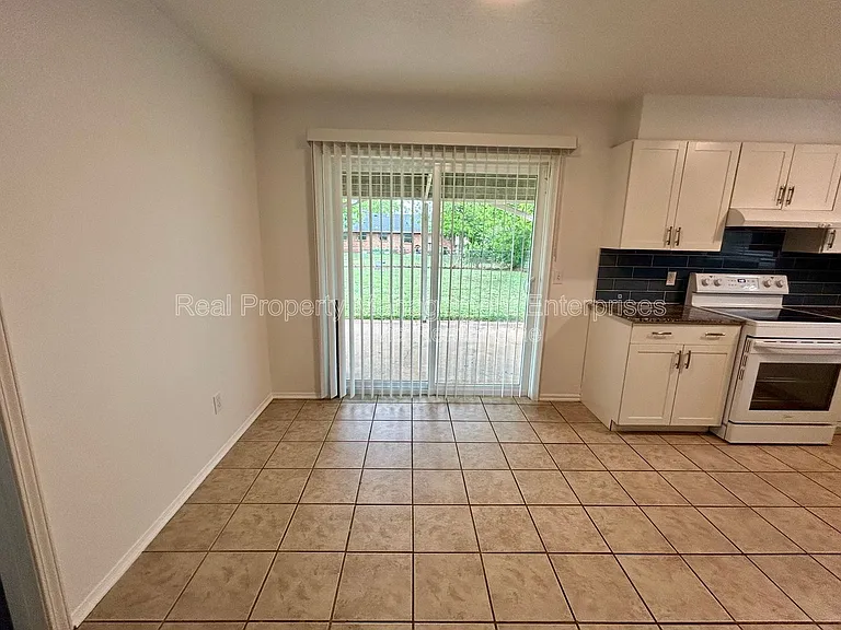 633 Lotus Ave — Photo 10