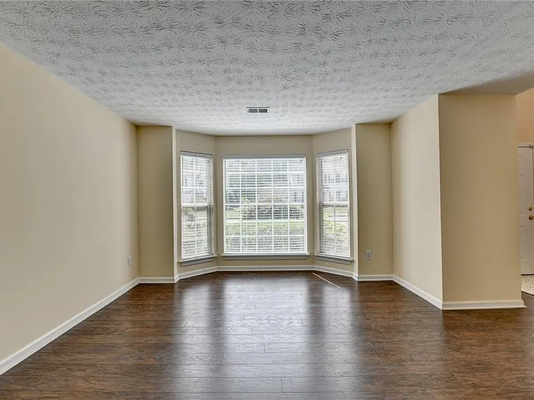 3380 McClure Woods Dr — Photo 7