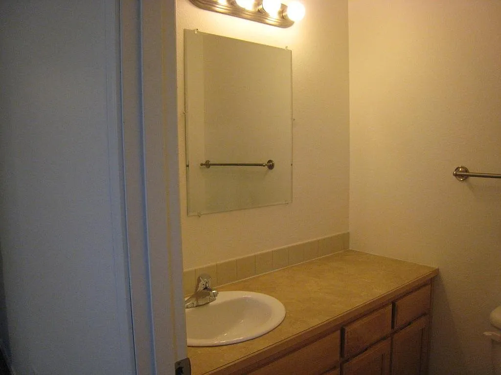 Prineville City Townhomes — Photo 3