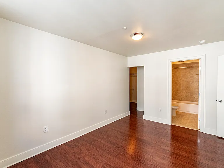 1501 Locust — Photo 47