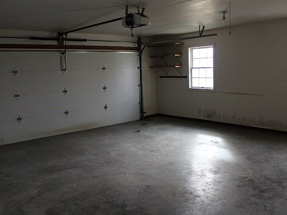 5th image of 910 Eagle Dr