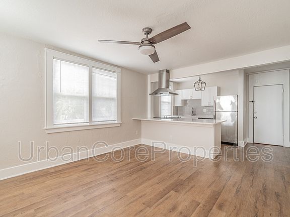 4th image of 360 13th Ave NE #10