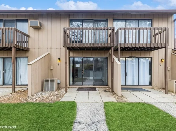 21 Saint Thomas Colony APT 6, Fox Lake, IL 60020