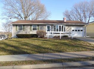 2650 Rosewood Dr, Dubuque, IA 52001
