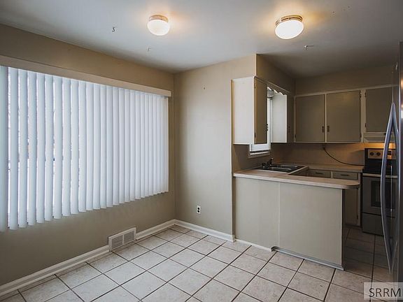 5th image of 110 Sunset Dr