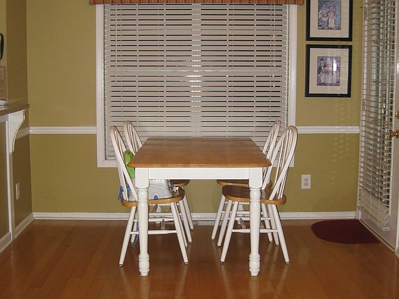 Large Eat-in Kitchen