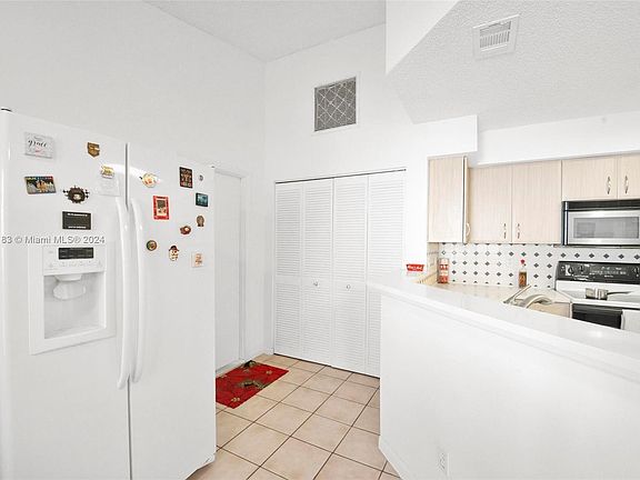 3rd image of 4830 Brighton Lakes Blvd
