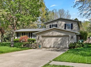 904 Fawn Dr, Mahomet, IL