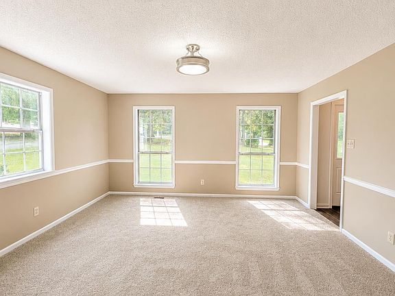 2nd image of 5 Plantation Acres Dr
