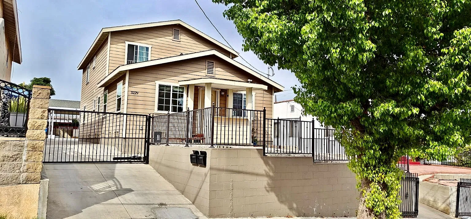 2 bed, 850 sqft, $2,500 — Photo 1