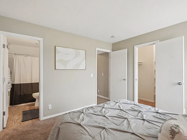 Pier 39 Apartments & Townhomes — Photo 38