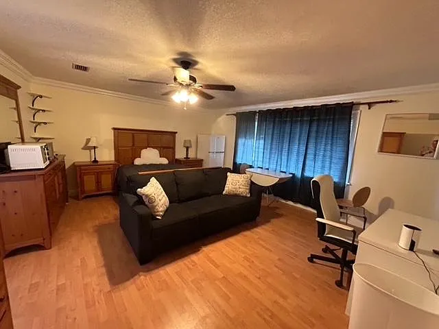 full view of room - 630 NW 7th Ave #3