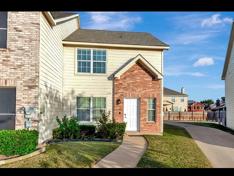 5624 Giddyup Ln — Photo 1