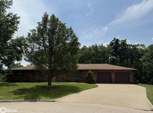 8 Ridgewood Rd, Fort Madison, IA 52627