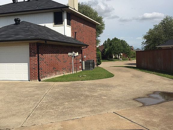 3rd image of 5612 Lee Hutson Ln