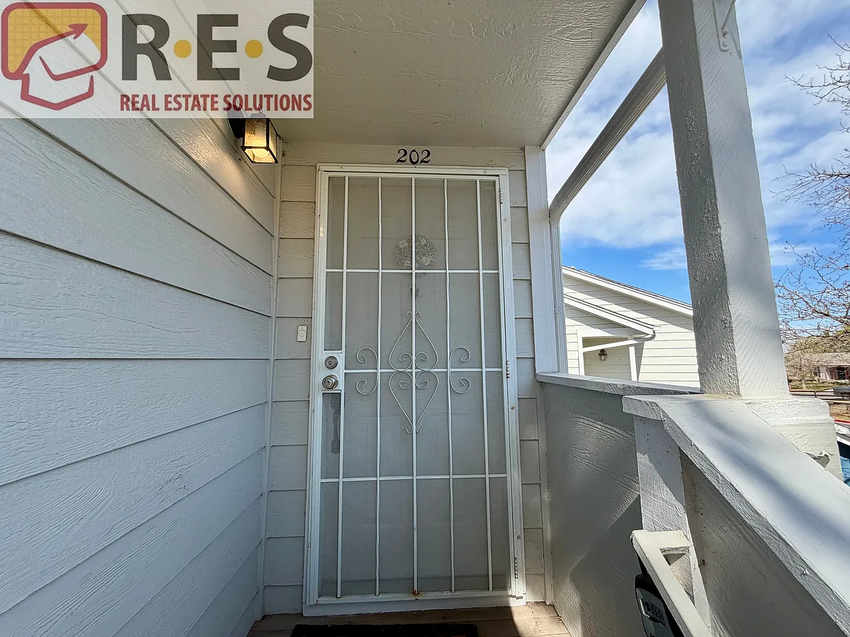 Building Photo - 1302 S Cathay Ct #202