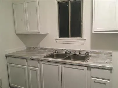 Close Id - 20 Ne Main Street - Lb — Photo 4