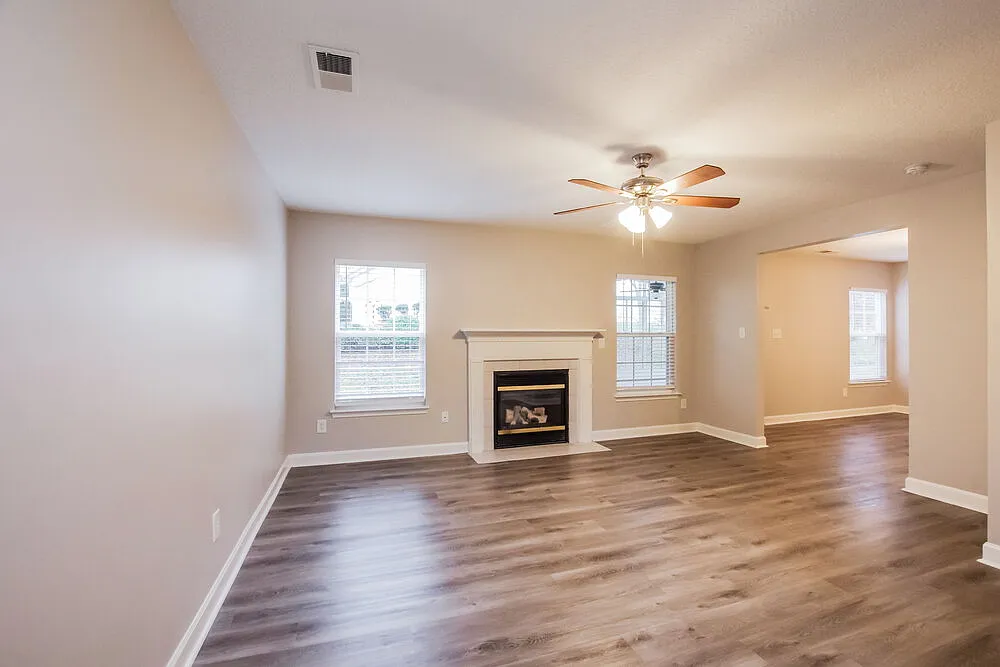 3 bed, 2.5 bath, 1908 sqft, $2,305 — Photo 4