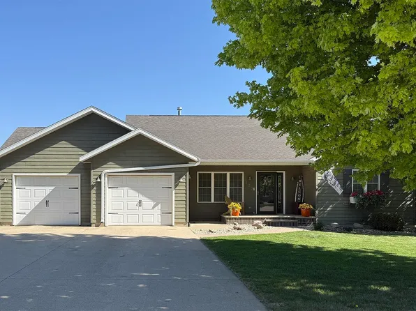 172 10th Street Cir NE, Sioux Center, IA 51250
