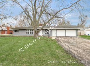 213 Elizabeth St, Yorkville, IL 60560