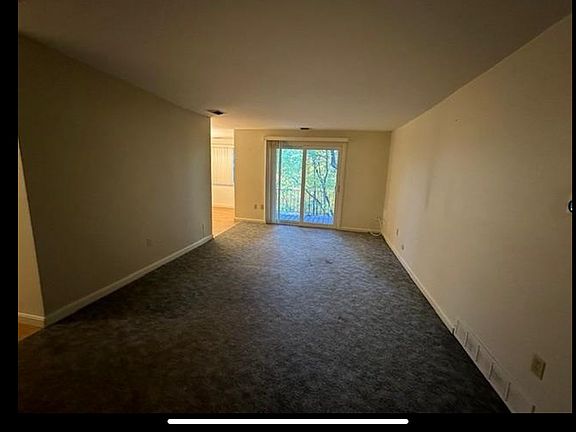 3rd image of 8 Louisburg Sq APT 8