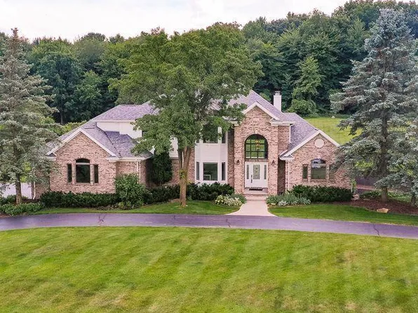 6827 Strawberry Ln, Clarkston, MI 48348