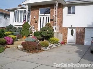 746 Turf Rd, Valley Stream, NY 11581