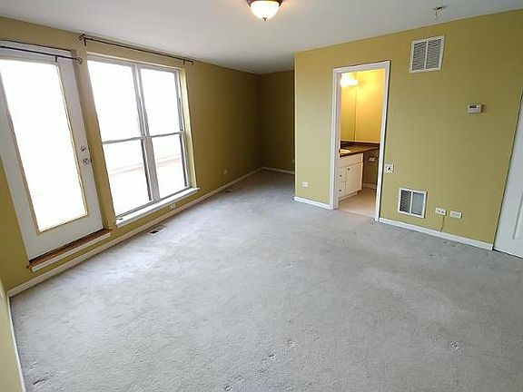 4th image of 1645 W School St APT 222