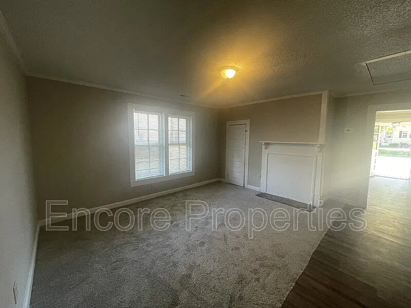 2 bed, 1.0 bath, 1184 sqft, $1,350 — Photo 3