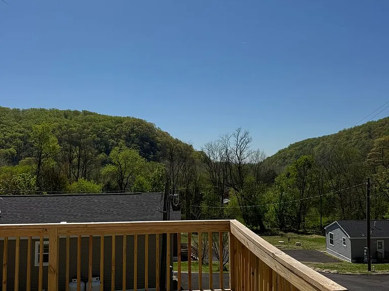 465-3 Royal Manor Rd — Photo 2