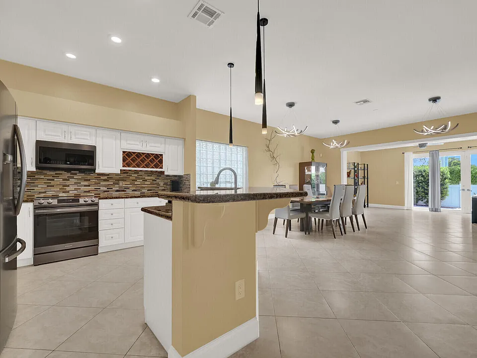18453 Old Princeton Ln