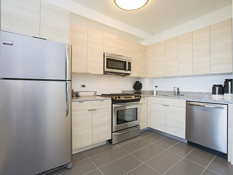 43-25 Hunter St #1419W — Photo 4