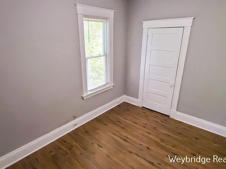 942 Mansion Ave — Photo 9