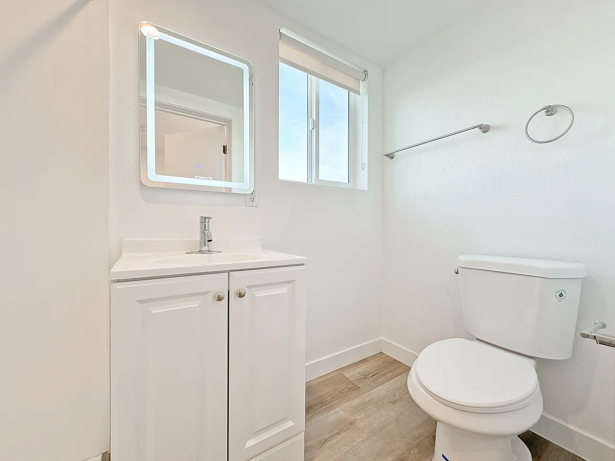 Floor plan 1363 1/4 W 35th St