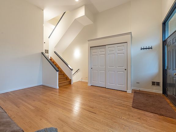 4th image of 5230 S University Ave Unit L