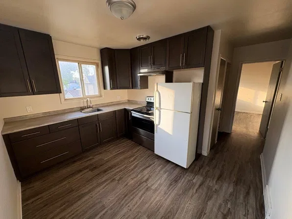 85 Elmwood Rd, Winnipeg, MB R2L 1T2