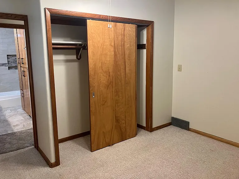 729 Laurel St — Photo 3