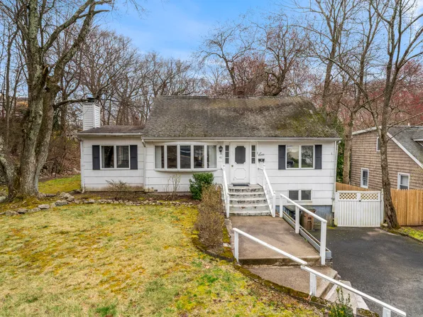 40 Sleepy Hollow Lane, Stamford, CT 06907
