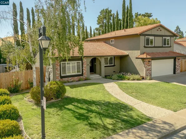 27 Rialto Dr, Clayton, CA 94517