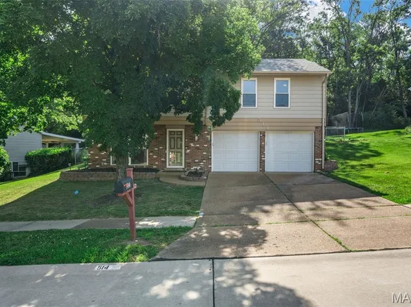 514 Green Forest Dr, Fenton, MO 63026