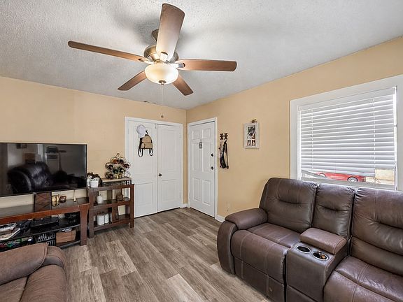 4th image of 2928 Aster St
