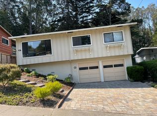 1050 Barcelona Dr, Pacifica, CA 94044