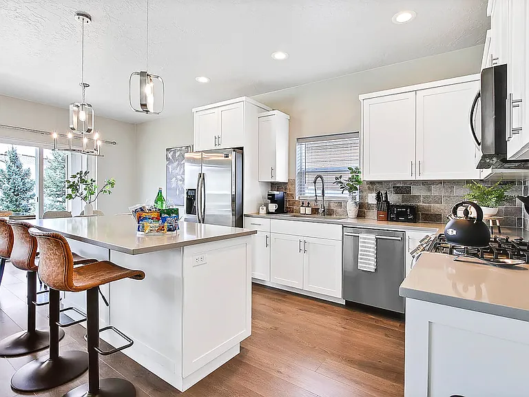 2035 E Oakcrest Dr — Photo 23