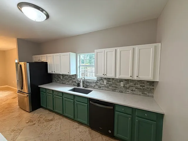 2457 Lakeview Dr S — Photo 3