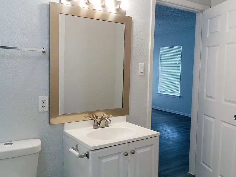 658 Corliss — Photo 22