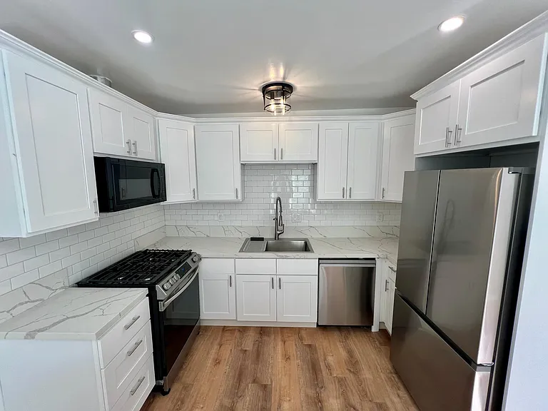 2044 Holly Dr #4 — Photo 4