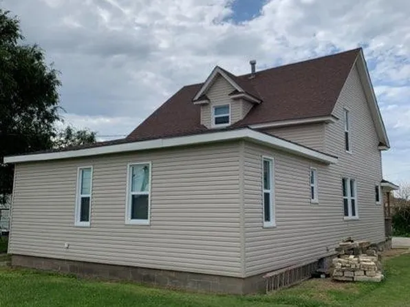 607 E 5th St, Hays, KS 67601